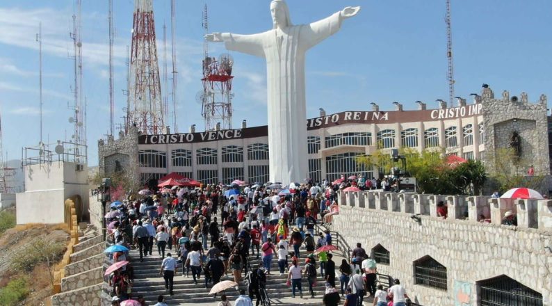 La Iglesia del Cerro de las Noas se Llena de Fieles en Oración por la Salud de Miguel Riquelme&nbsp;Solís